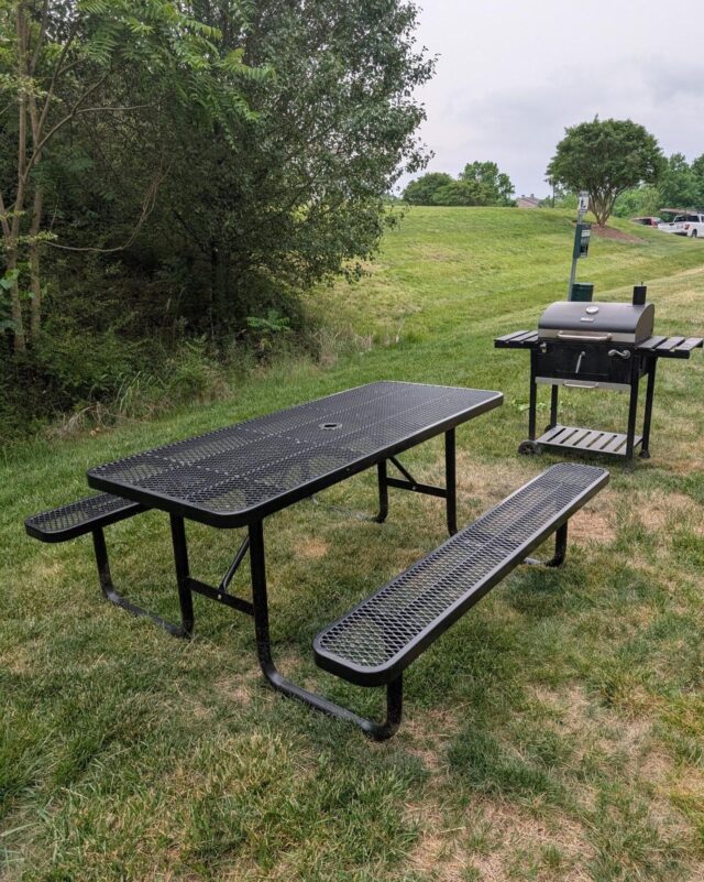 We’re pleased to share that additional grilling stations and picnic tables have been installed throughout the community for your enjoyment!